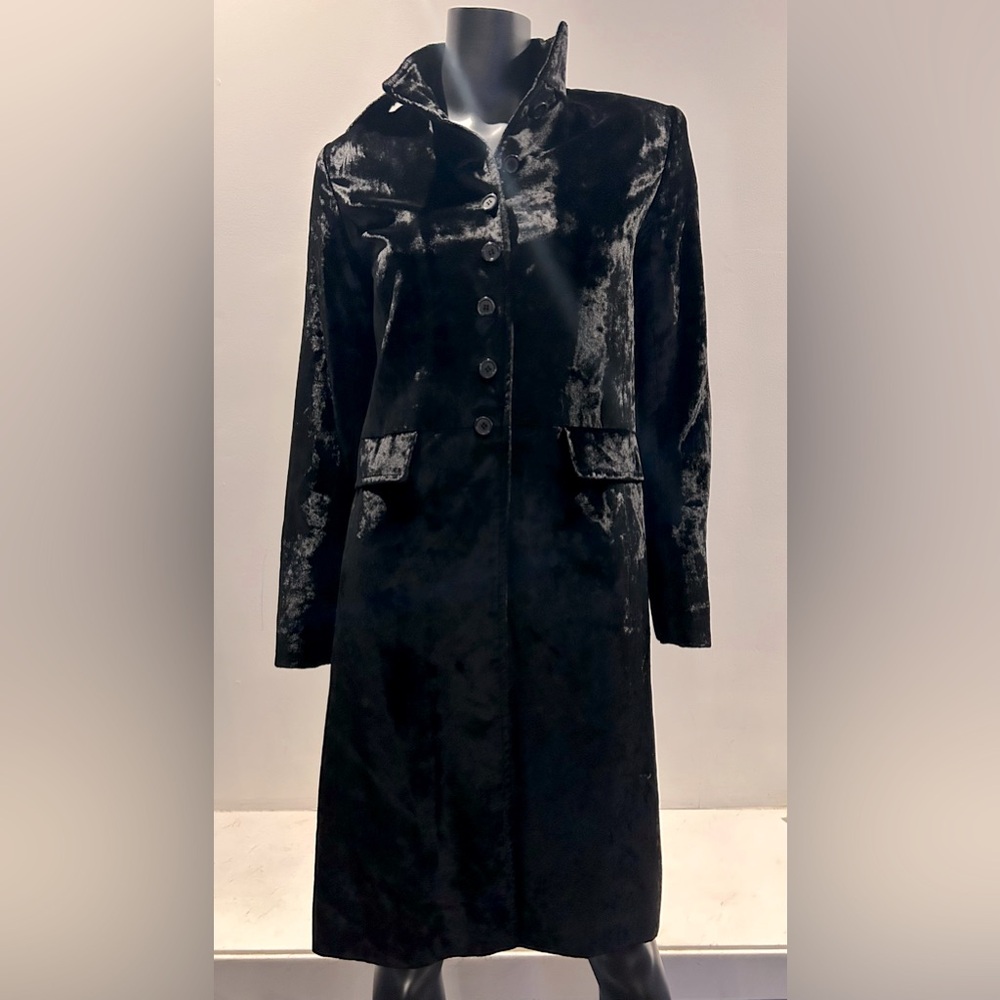 Beautiful and elegant crushed velvet black coat from Club Monaco. Button closure